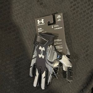 Youth Small Under amour football gloves. NEW!!